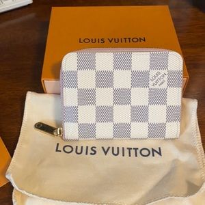 💯 Authentic Louis Vuitton Zippy Coin purse!